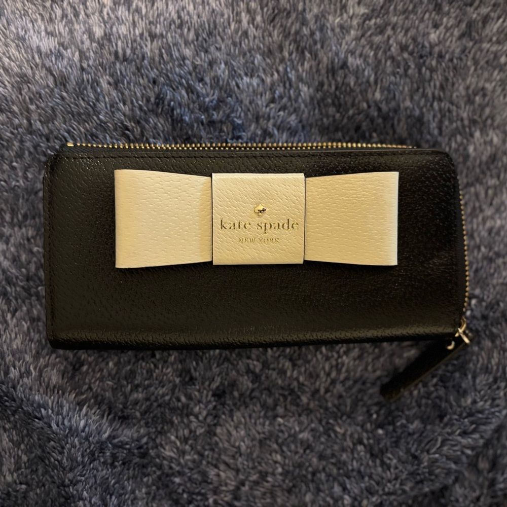 Kate Spade Nisha Black Leather Wallet/Clutch with Cream Bow
